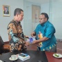 Eks Legislator DPRP Kasih 'Warisan' Buku Untuk Papua: 'OAP Perlu Regulasi yang Berpihak'