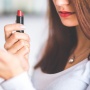 Apa Itu Lipstick Effect? Fenomena Berburu 'Kemewahan Kecil' saat Ekonomi Sulit