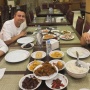 Kondisi Mengenaskan HP Raffi Ahmad Disorot Saat Makan Bareng Pejabat Lain: Respect!