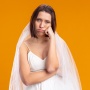 4 Cara Pengantin Pakai Sunscreen di Hari Pernikahan, Shining Shimmering Splendid