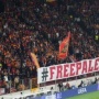 Suporter Galatasaray Bentangkan Spanduk 'Free Palestine' saat Hadapi Tottenham, Biarkan Bayi Gaza Hidup