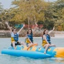 Liburan Akhir Tahun: Rasakan Kedamaian Ombak dan Matahari Terbenam di Pinggir Pantai