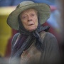 Ulasan Film The Lady In The Van, Wanita Misterius di Balik Van Tua