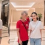 Adu Gaya Azizah Salsha dan Fefe Slinkert Saat Foto Bareng Fans, Masalah Jersey Dinyinyiri