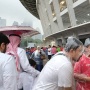 Pantang Kendor! Momen Dramatis Suporter Timnas Indonesia Terjang Hujan demi ke Stadion GBK