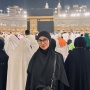 Sambil Menangis, Mayang Lucyana Ceritakan Pengalaman Umrah Bareng Ayahnya
