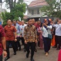 Gibran Bagi-bagi Sembako Bertuliskan Bantuan Wapres, Ray Rangkuti Desak Transparansi Dana yang Dipakai