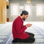 Jangan Buru-Buru! Ini Urutan Doa Setelah Salat yang Dianjurkan