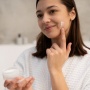 4 Moisturizer Ringan untuk Kulit yang Sering Terpapar Matahari, Anti Kusam!