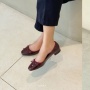 Tampil Elegan! Ini 3 Rekomendasi Flat Shoes Warna Burgundy dari Brand Lokal