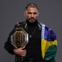 Tumbangkan Kai Asakura di UFC 301, Alexandre Pantoja Sukses Pertahankan Gelar