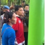 Rela Temani Anaknya Jalani Rekonstruksi, Ekspresi Sedih Ibunda Agus 'Buntung' Bikin Terenyuh: Kasihan...
