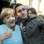 Dari Selfie dengan Merkel hingga Jurnalis di Berlin: Kisah Inspiratif Pengungsi Suriah yang Enggan Pulang Kampung