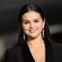 Selena Gomez Umumkan Kabar Pertunangan dengan Produser Benny Blanco