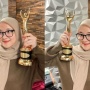 Nissa Sabyan Bangga Pamer Piala AMI Awards, Netizen: Menang Ambil Suami Orang Ya?