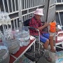 Pak Tarno Jualan Ikan Cupang Sambil Duduk di Kursi Roda, Warganet Tersentuh