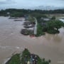 Jalan Poros Makassar dan Barru Terputus! Banjir Sulsel Rendam Kendaraan Roda Dua dan Empat