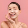 4 Peeling Gel untuk Bantu Atasi Bekas Jerawat dan Perbaiki Tekstur Kulit