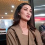 Atiqah Hasiholan Bocorkan Film Kampung Jabang Mayit, Ciptakan Kengerian Dalam Terang