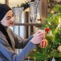 Jadi Tradisi Turun Temurun, Apa Hukum Memakai Atribut Natal dalam Islam?