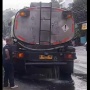 Truk Tangki Bahan Kimia Berbahaya Bocor Rusak Kendaraan di Padalarang, Soda Api untuk Apa?