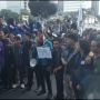 Massa Aksi Lepaskan Balon PPN: Ini Sebagai Ikon Derita Rakyat, Kita Terbangkan Bersama!