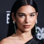 Satu Tahun Pacaran, Dua Lipa Dilaporkan Bertunangan dengan Callum Turner