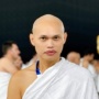 7 Potret Wanda Hara Umrah di Akhir Tahun 2024, Pamer Kepala Plontos