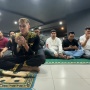Aisar Khaled Gerakkan Jari Kaki Selama Jadi Imam Salat di Aceh, Bagaimana Hukumnya?