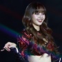 Lisa BLACKPINK Tampil Memukau di Panggung Amazing Thailand Countdown 2025
