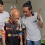 Pak Tarno Akhirnya Bisa Jalan Lagi, Netizen Pertanyakan Nasib Uang Sumbangan
