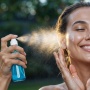 5 Rekomendasi Sunscreen Spray untuk Re-apply: Praktis dan Tak Khawatir Makeup Rusak