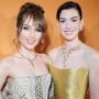 Akrab Banget di Event Bulgari, Anne Hathaway Cium Tangan Cinta Laura