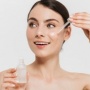 Bikin Wajah Cerah! 3 Serum Niacinamide Ramah di Kantong Pelajar Rp50 Ribuan