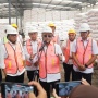 Kunjungi Gudang Pupuk di Banten, Menko Pangan Zulhas Pastikan Stok Musim Tanam Aman