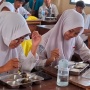 MBG Tetap Jalan Selama Ramadan, Siswa Muslim Bawa Pulang untuk Buka Puasa