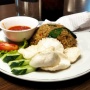 Cicip Lezatnya Nasi Goreng Kampung di Cafe Nyaman Hati