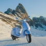 Megahnya Vespa 946 Snake Edisi Terbatas: Inspirasi Ular & Musim Dingin yang Memukau