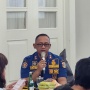 Rawan Roboh Selama Cuaca Ekstrem, Satpol PP DKI Jakarta Tertibkan 16 Reklame Berbahaya
