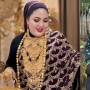 Kini Pakai Baju Tahanan, Penampilan Mira Hayati Pakai Baju Full Emas dan Perhiasan Emas Tuai Cibiran