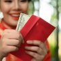 Makna Angpau Merah dalam Tradisi Imlek, Bukan Sekadar untuk Bagi-Bagi Uang