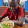 Diajak ke Kota, Momen Anak Papua Makan Bakso Pertama Kali Viral Tuai Sorotan