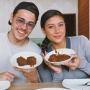 Serasi Berbusana Pengantin Minang, Awkarin dan Abyakta Ernoult Menikah?