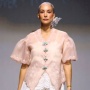 8 Potret Nadya Hutagalung Melenggang di Dubai Fashion Week, Suhu Turun Gunung