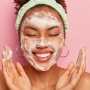 7 Facial Wash Mengandung Niacinamide dan Salicylic Acid untuk Kulit Cerah Bebas Jerawat