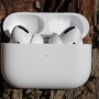 10 Cara Simpel Bersihkan AirPods dan Waktu Perawatannya