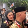 Momen Unik di Hambalang, Pasutri Anggota DPR Ahmad Dhani dan Mulan Jameela Bonceng Tiga Usai Silaturahmi KIM