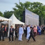 Usai Jalan Baris Berbaris dari Monas ke Istana Merdeka, Kepala Daerah Minum Minuman Isotonik Jelang Dilantik