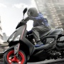 Tampang Sporty bak NMAX, Mesin Lebih Kecil: Pesona Skutik Premium Yamaha Tampil Menggoda dengan Warna Baru