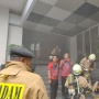 Asap Masih Mengepul di Dalam Hotel 101 Urban Glodok, 100 Damkar Dikerahkan